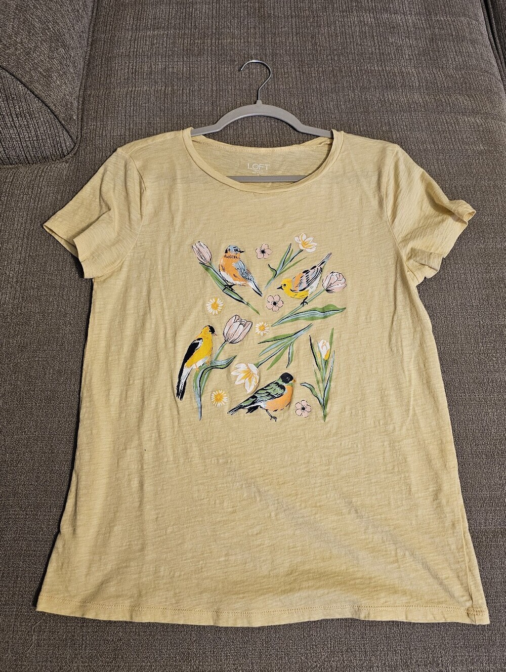 LOFT Pale Yellow Casual Relaxed Tee w/ Colorful Bird & Floral Print Size Medium